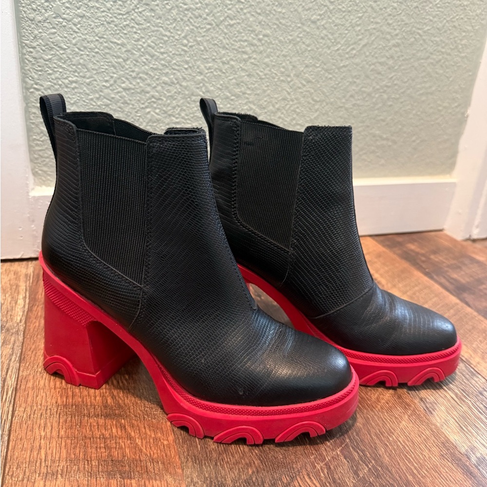 Sorel Brex Black and Red Women's Ankle Boots